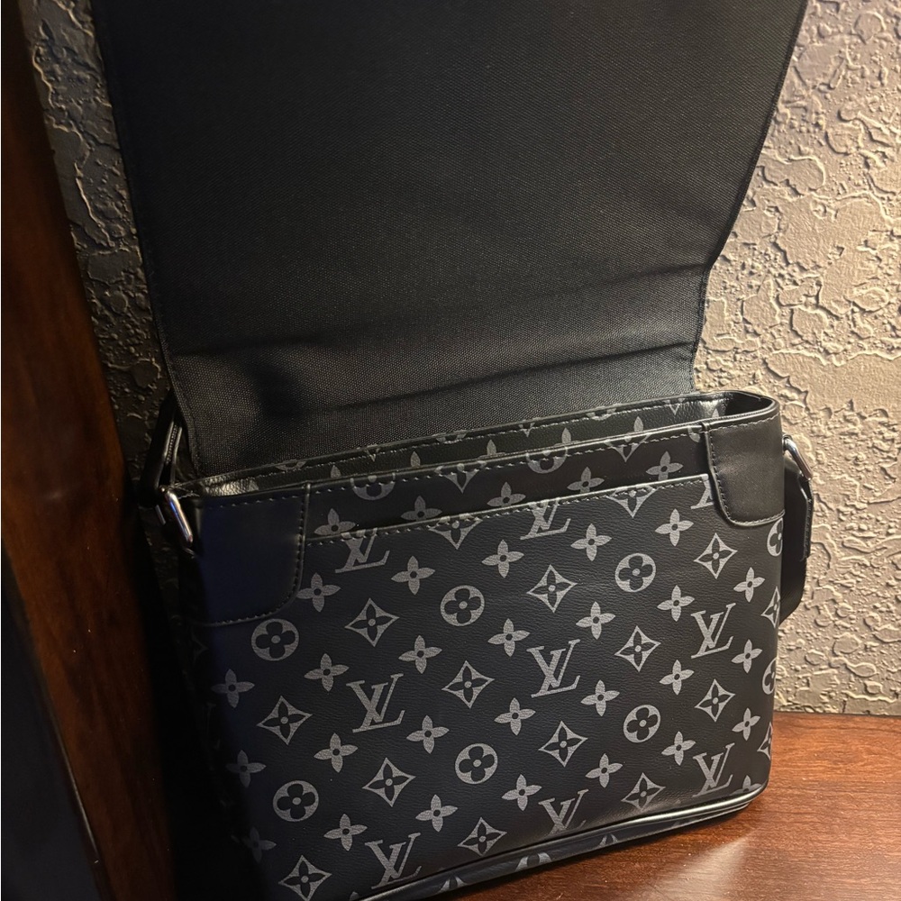 Louis Vuitton Gray Monogram Eclipse Messenger Bag - image 7